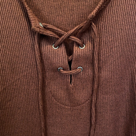 Lace up tee - Picture 3 of 3